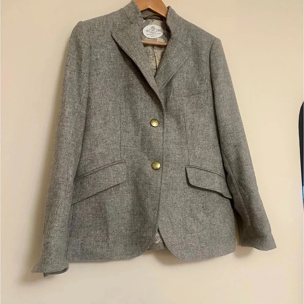 Wool-Blend Gray Tailored Blazer with Gold Buttons